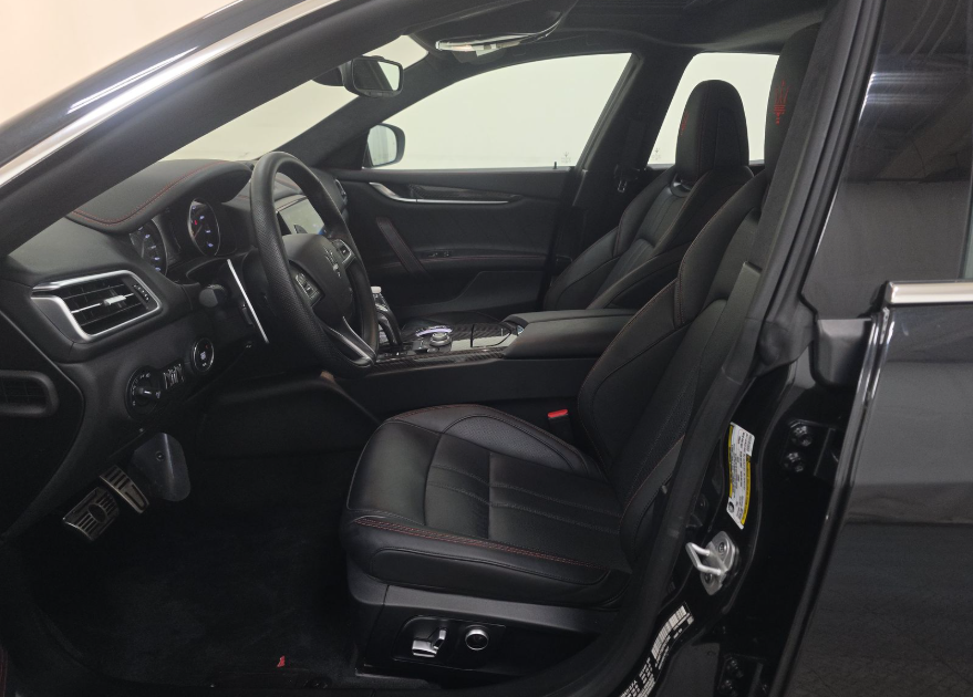 2023 Maserati Ghibli Modena Q4