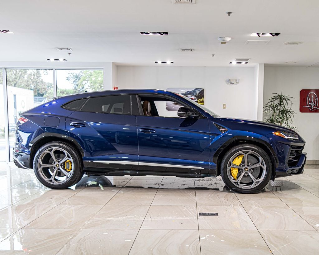 2020 Lamborghini Urus Base